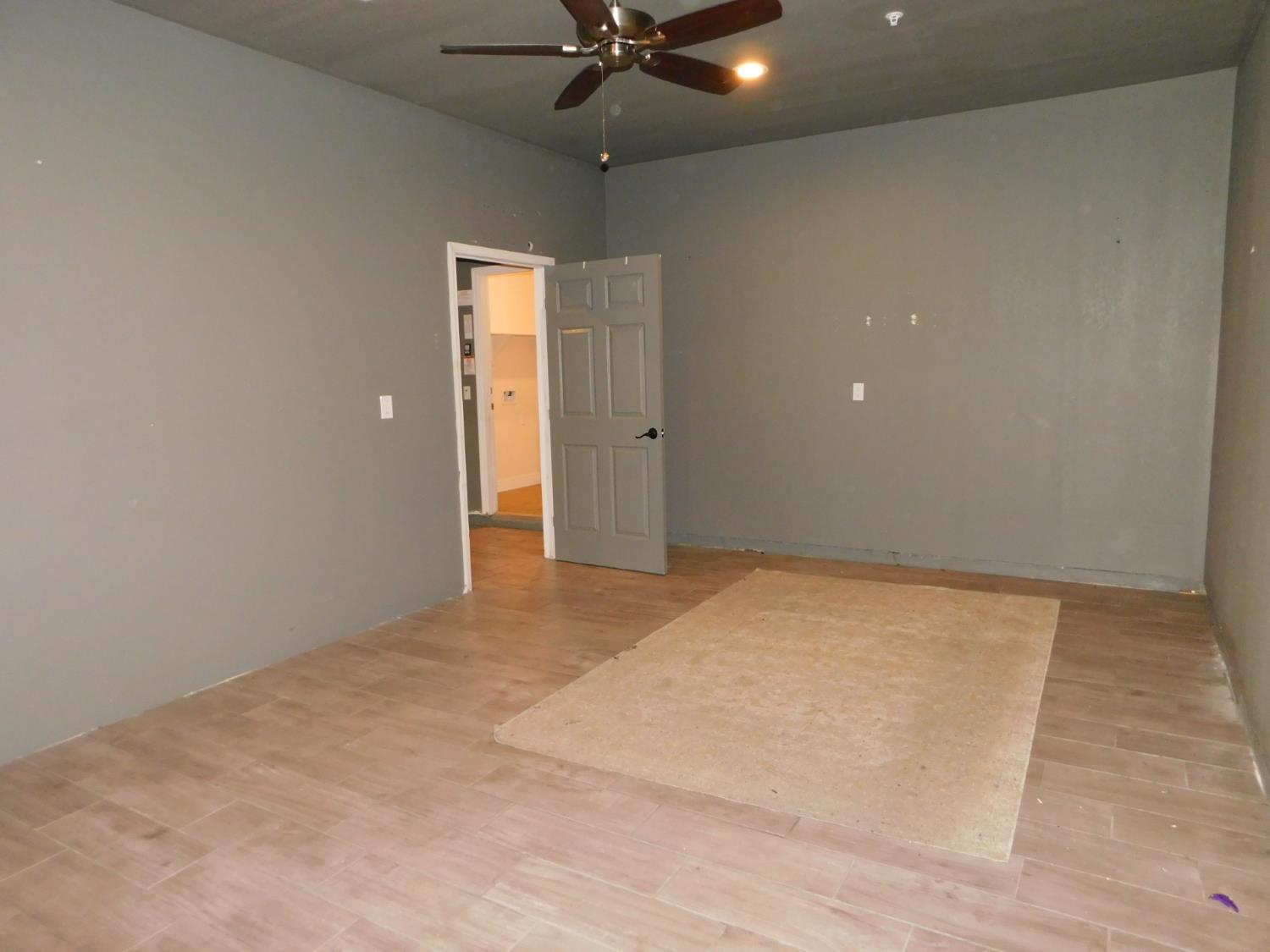 5875 E Pitt Ave, Fresno, CA 93727