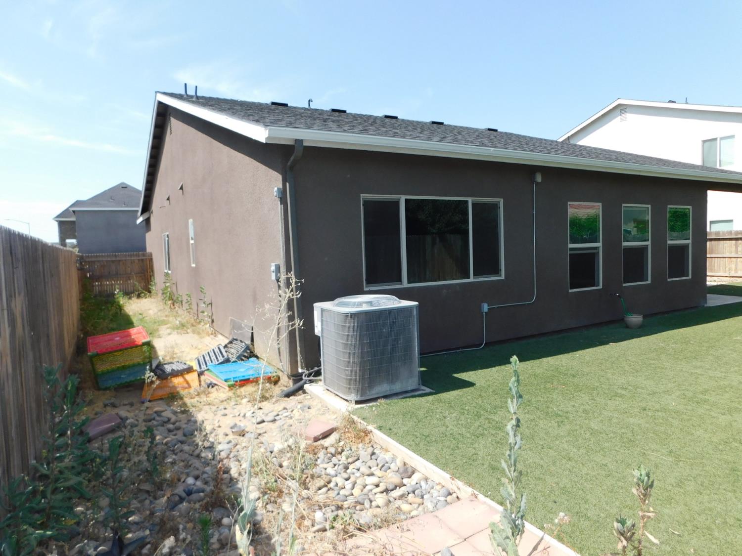 5875 E Pitt Ave, Fresno, CA 93727