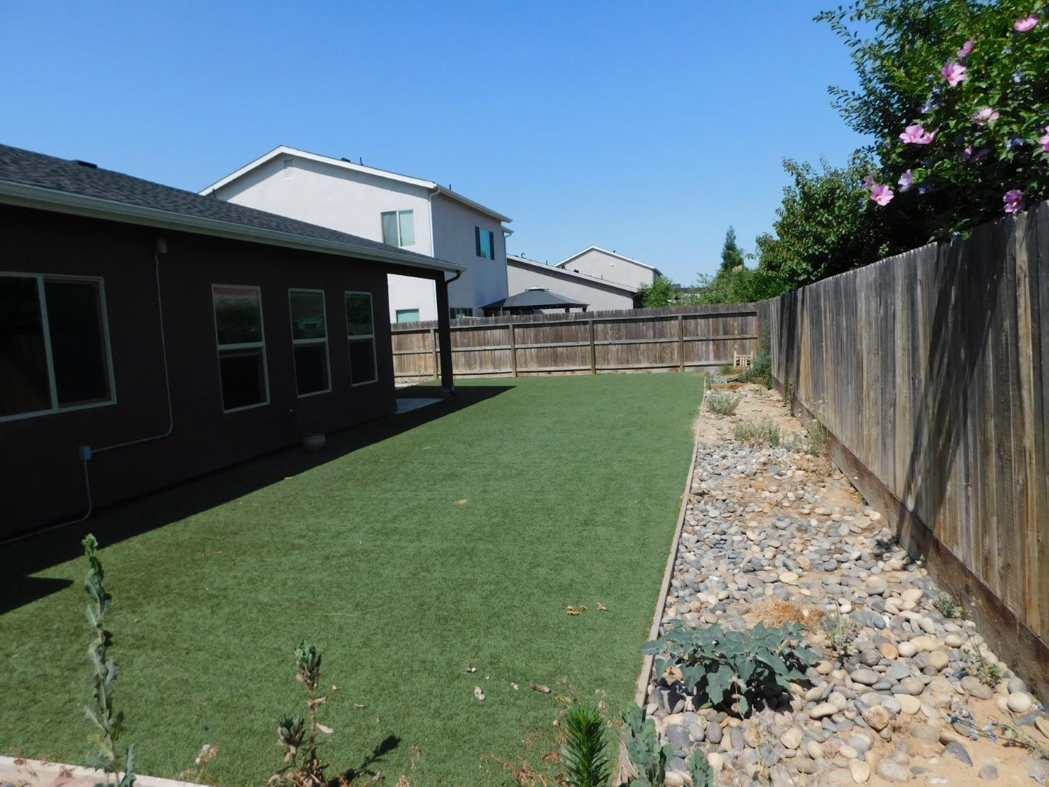 5875 E Pitt Ave, Fresno, CA 93727