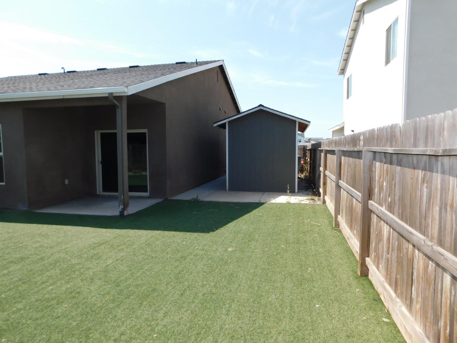 5875 E Pitt Ave, Fresno, CA 93727