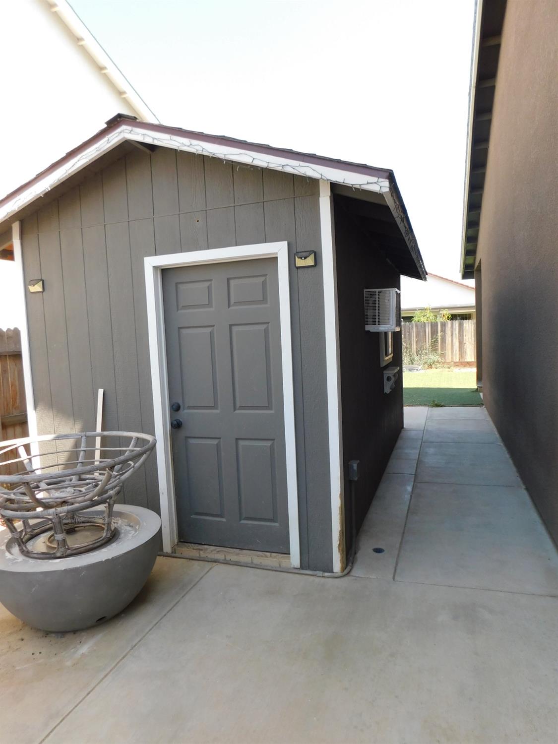 5875 E Pitt Ave, Fresno, CA 93727