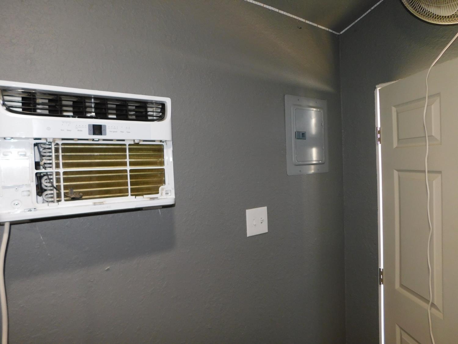 5875 E Pitt Ave, Fresno, CA 93727