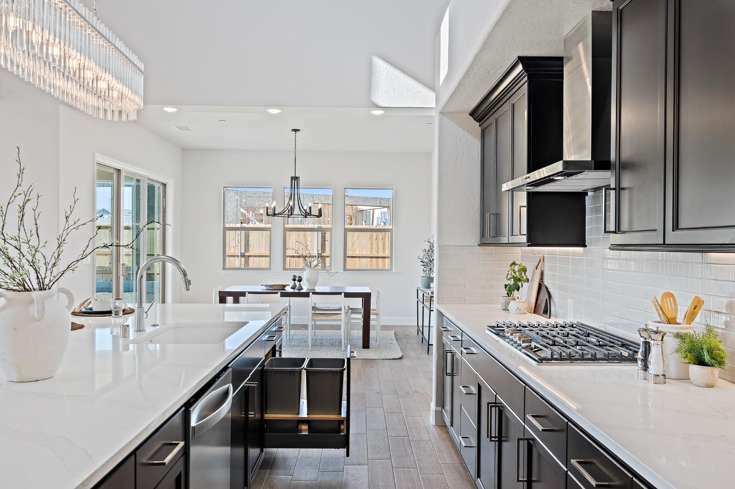 925 Talus Way South, Madera, CA 93636