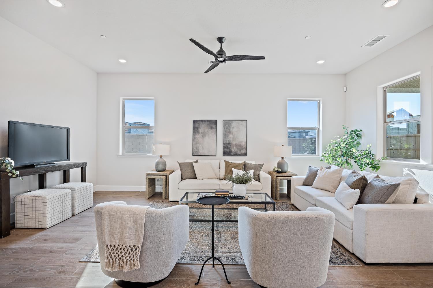 925 Talus Way South, Madera, CA 93636