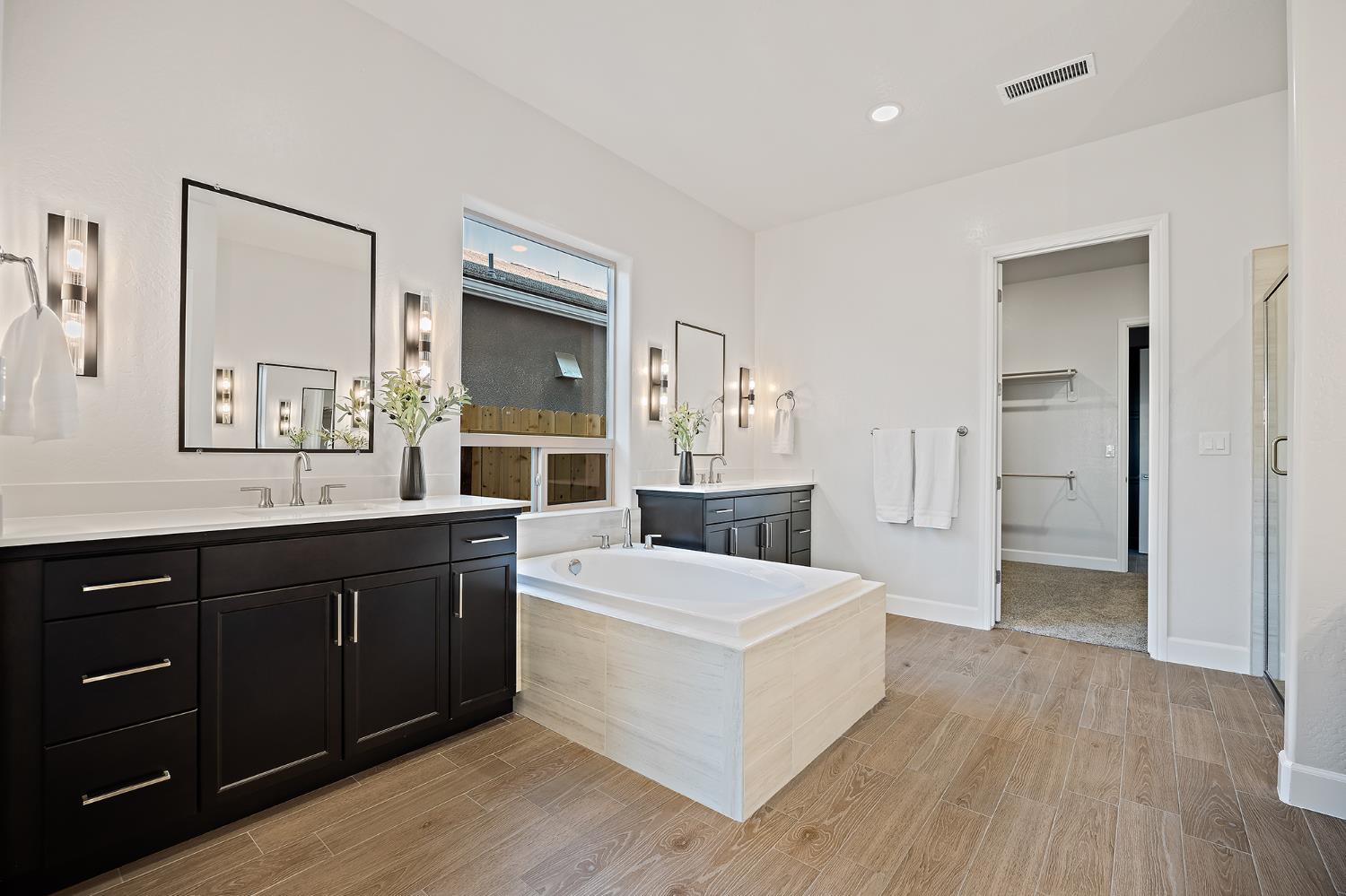 925 Talus Way South, Madera, CA 93636