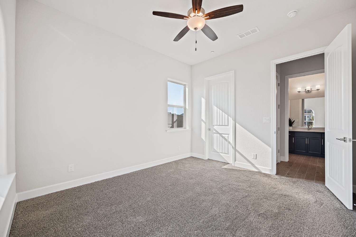 925 Talus Way South, Madera, CA 93636