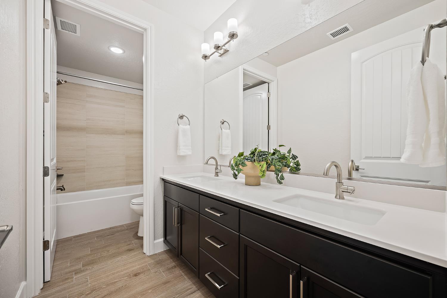 925 Talus Way South, Madera, CA 93636