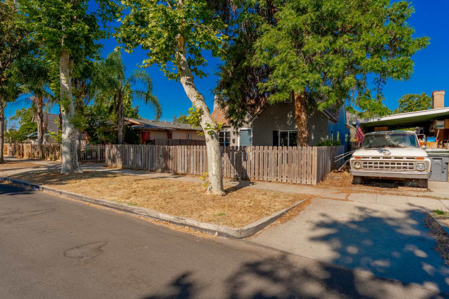 963 N Arthur Ave, Fresno, CA 93728