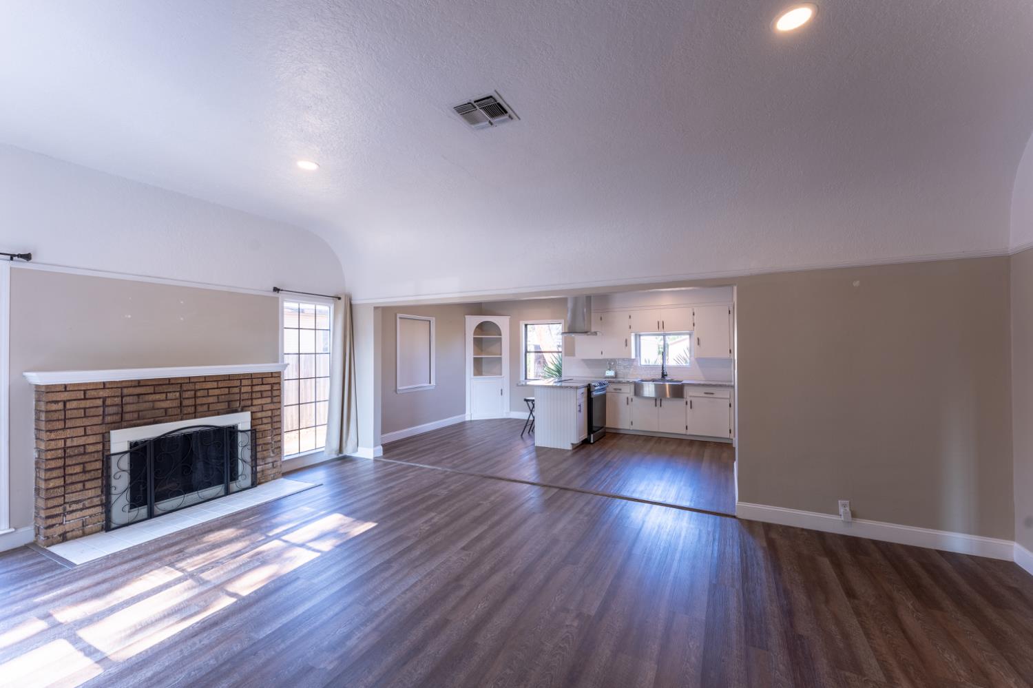 963 N Arthur Ave, Fresno, CA 93728