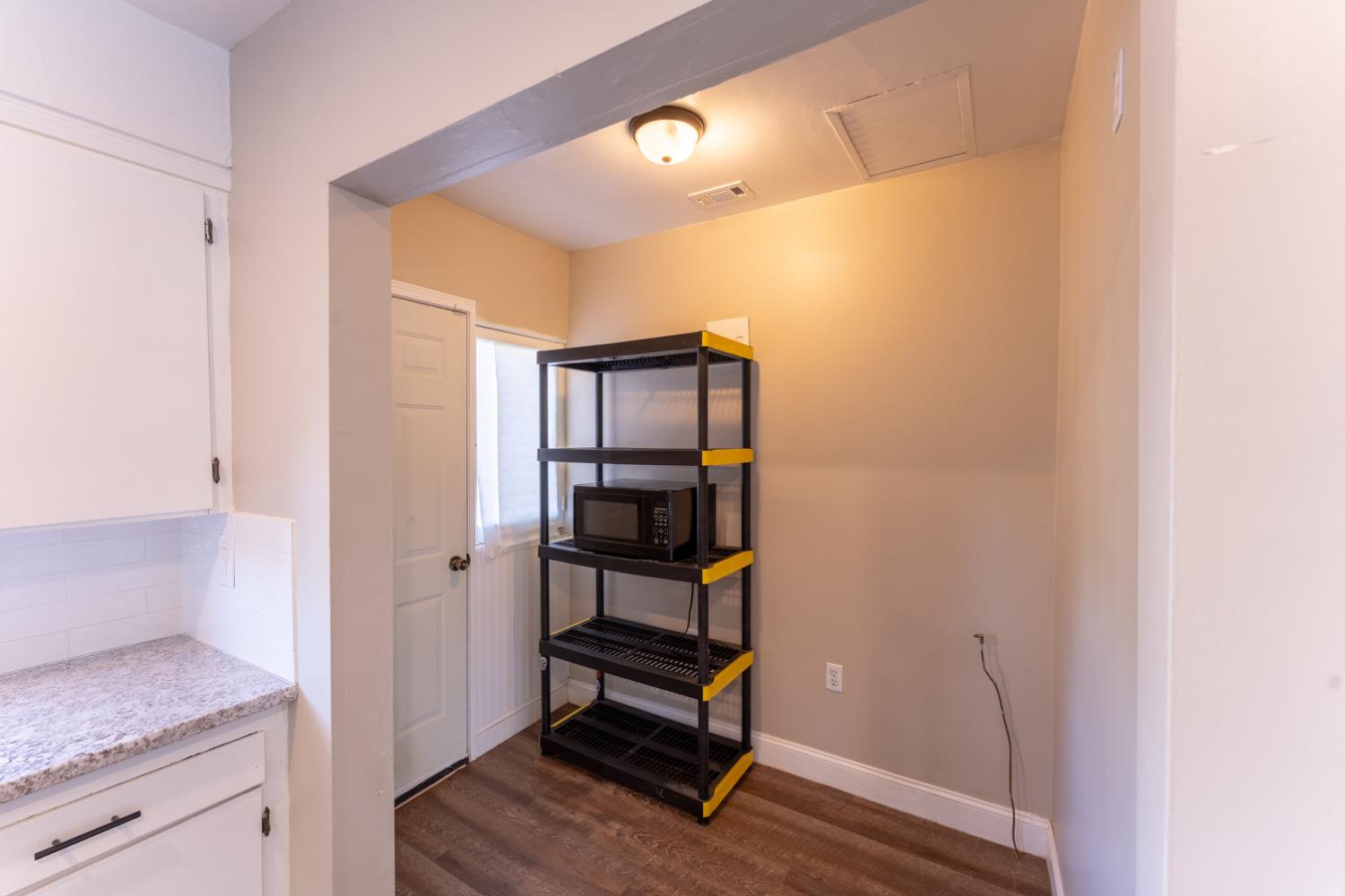 963 N Arthur Ave, Fresno, CA 93728