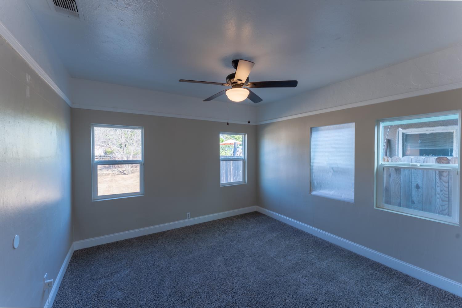 963 N Arthur Ave, Fresno, CA 93728