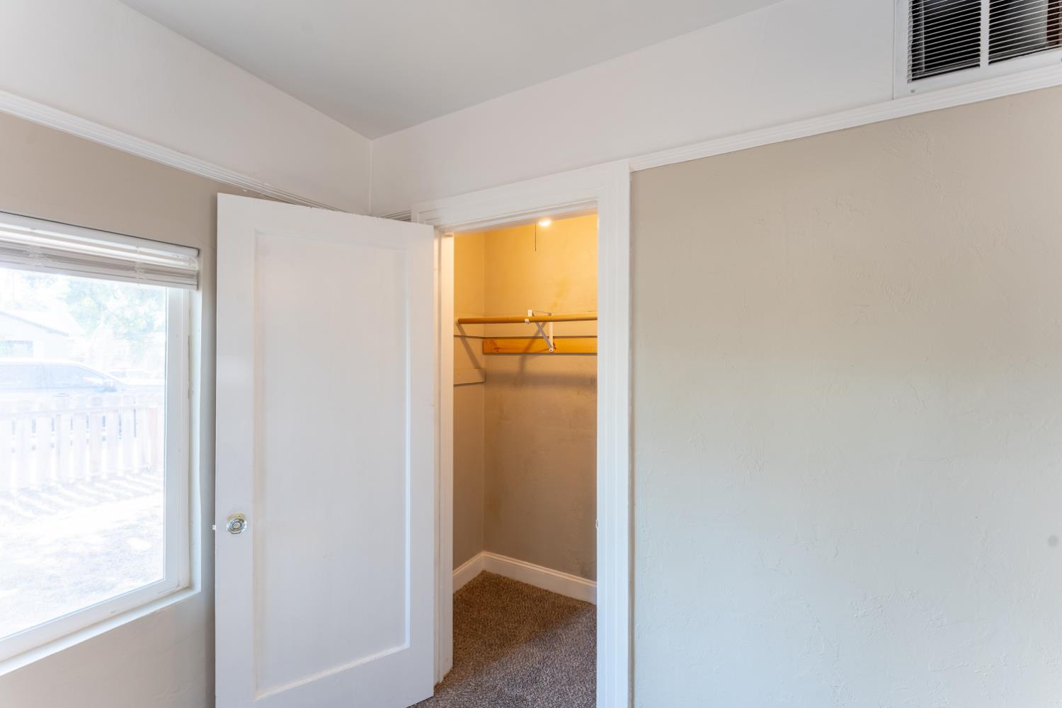 963 N Arthur Ave, Fresno, CA 93728