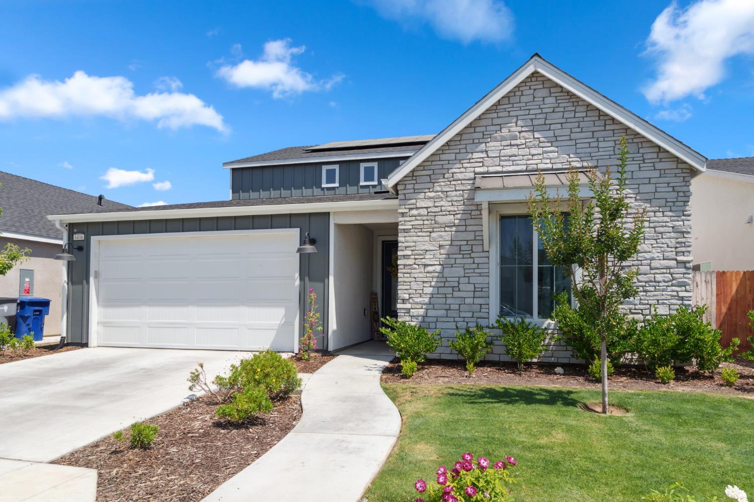 6406 E Giavanna Ave, Fresno, CA 93727