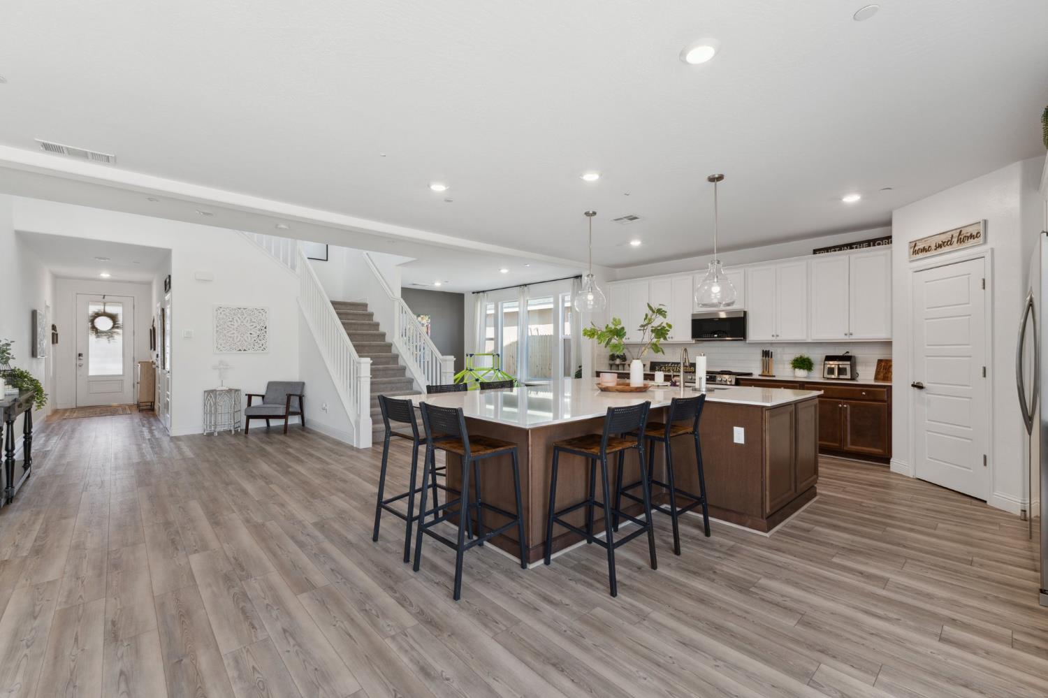 6406 E Giavanna Ave, Fresno, CA 93727