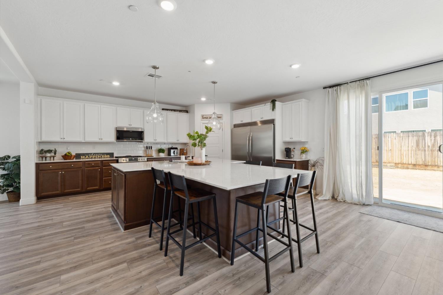 6406 E Giavanna Ave, Fresno, CA 93727