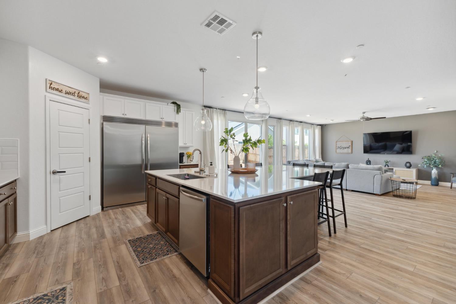 6406 E Giavanna Ave, Fresno, CA 93727