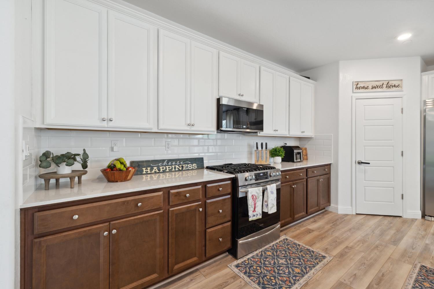 6406 E Giavanna Ave, Fresno, CA 93727