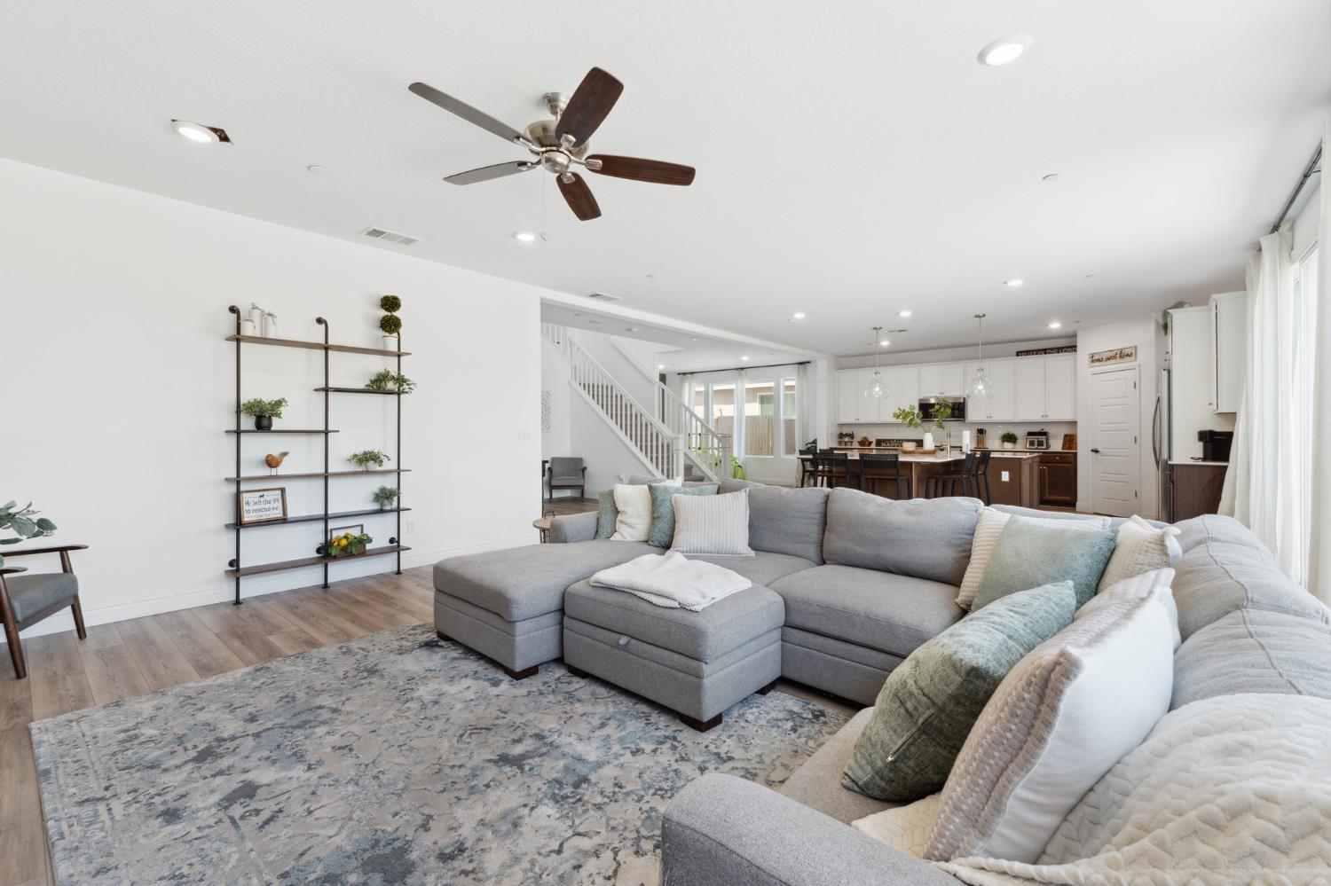 6406 E Giavanna Ave, Fresno, CA 93727