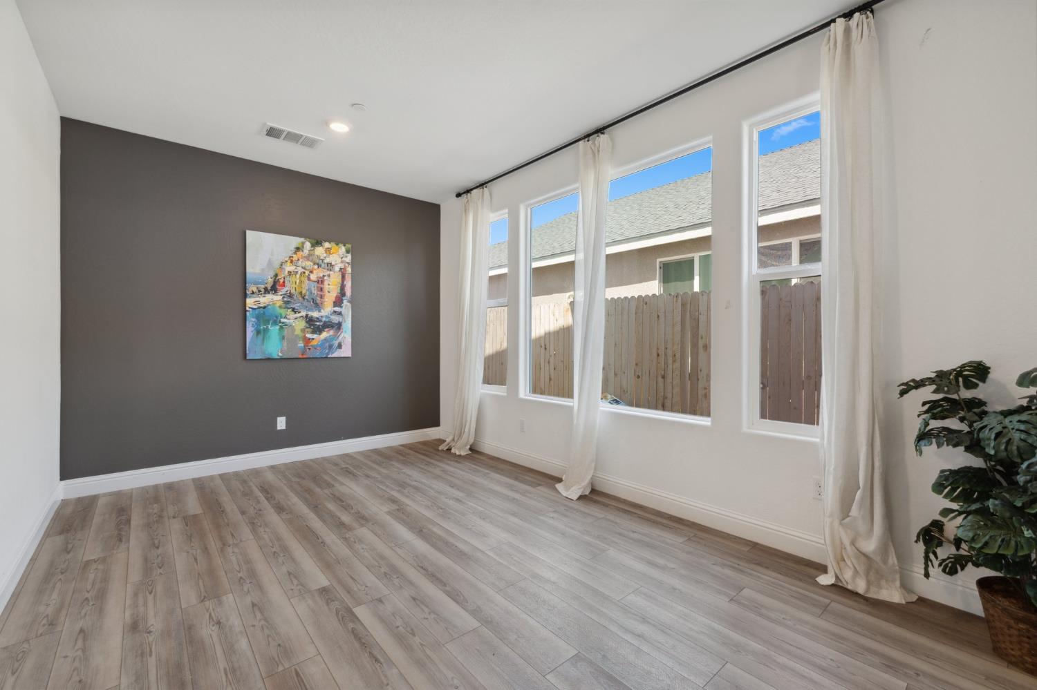 6406 E Giavanna Ave, Fresno, CA 93727