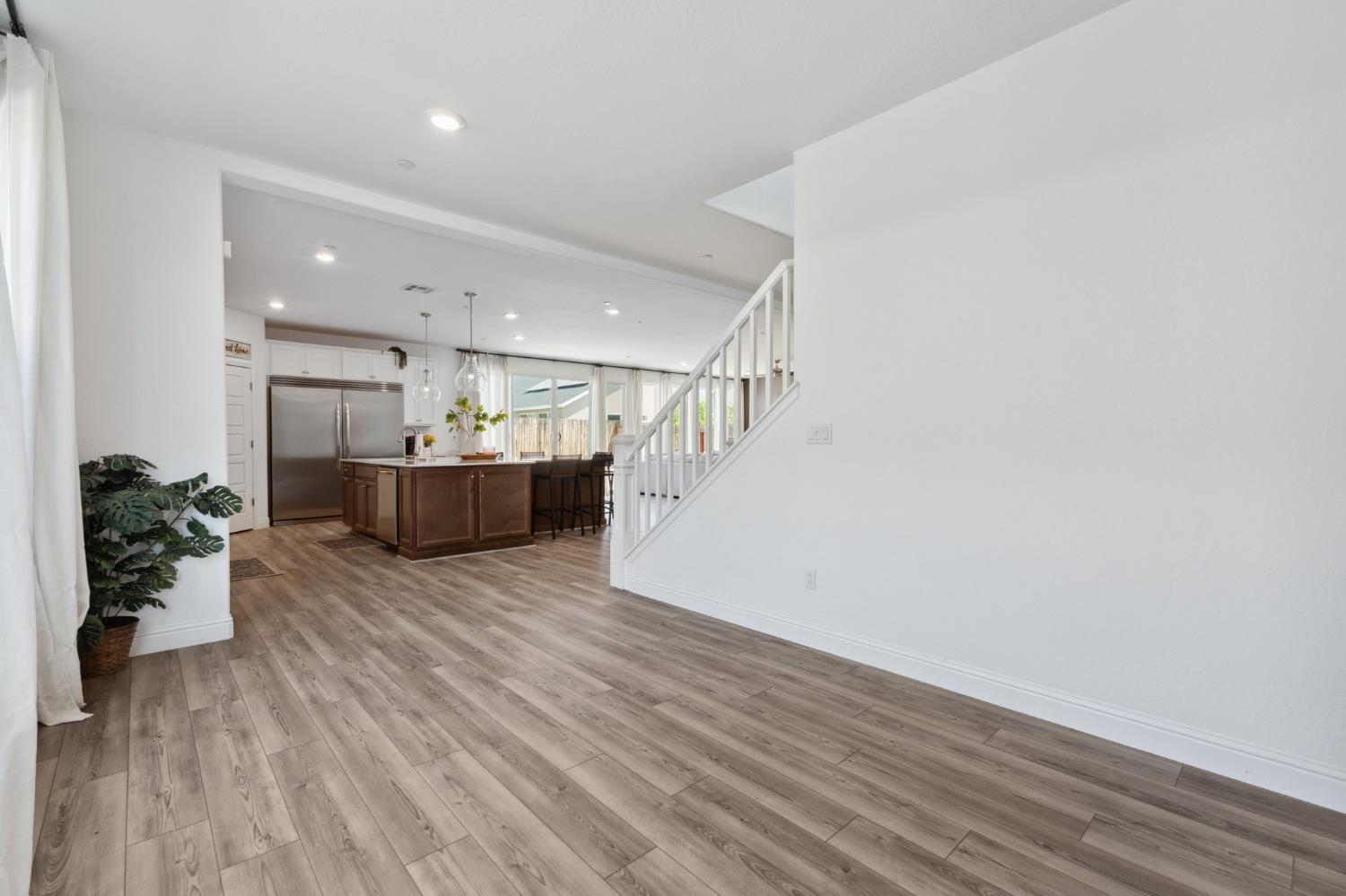 6406 E Giavanna Ave, Fresno, CA 93727