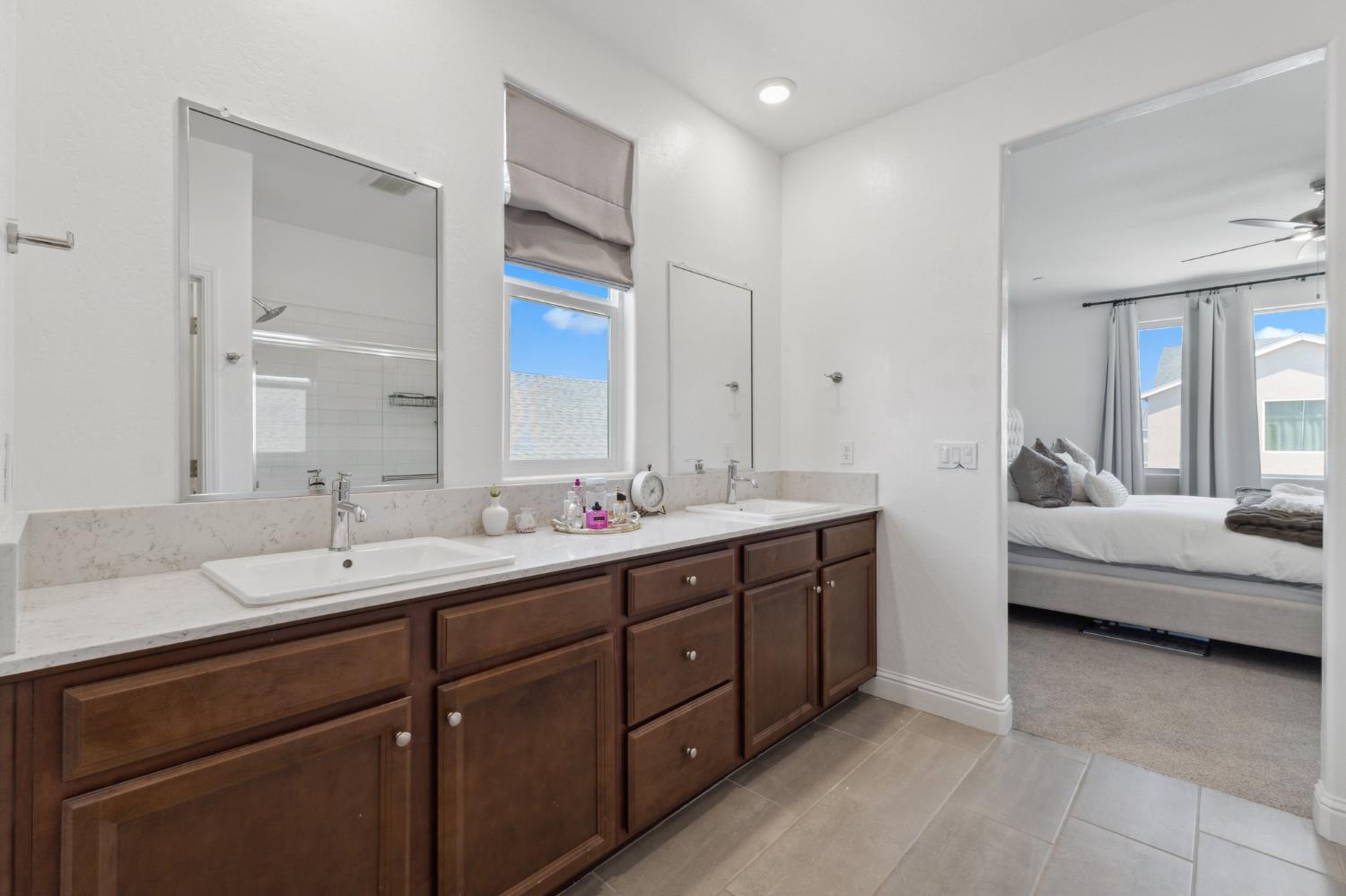 6406 E Giavanna Ave, Fresno, CA 93727