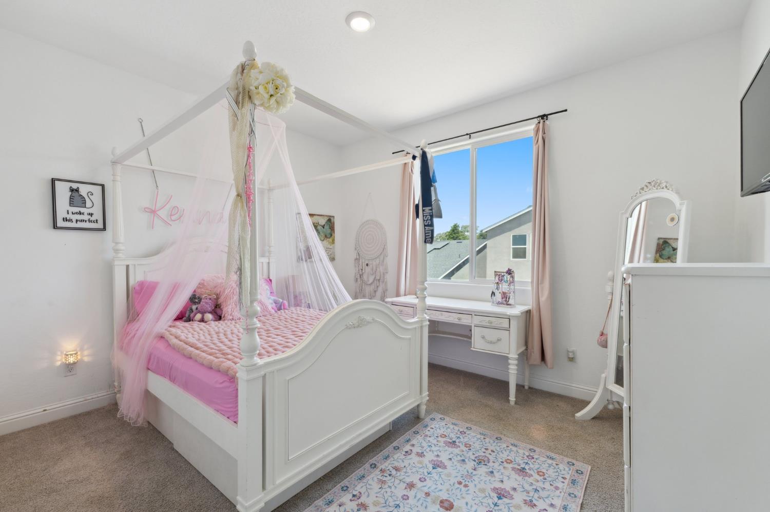 6406 E Giavanna Ave, Fresno, CA 93727