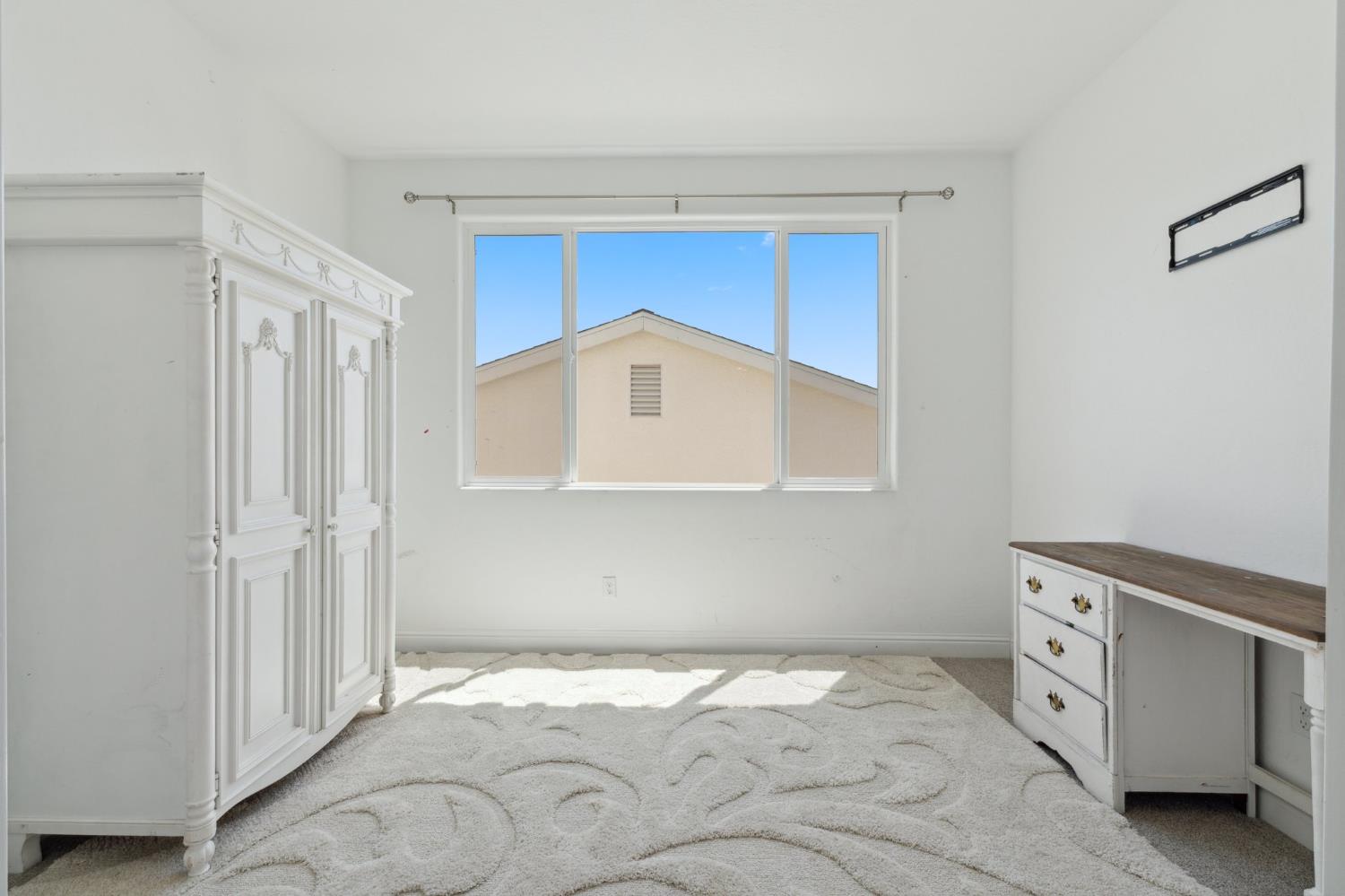 6406 E Giavanna Ave, Fresno, CA 93727