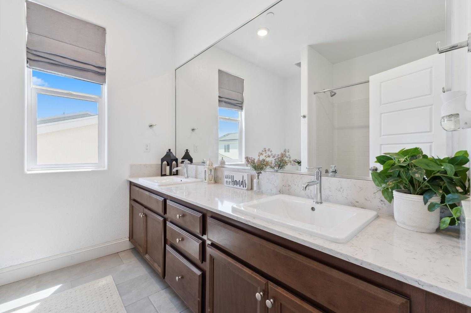 6406 E Giavanna Ave, Fresno, CA 93727