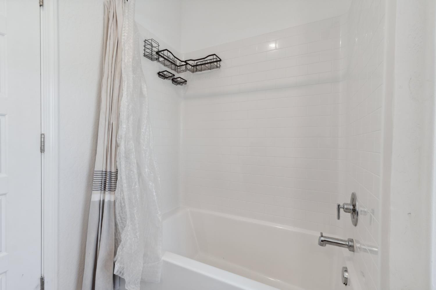 6406 E Giavanna Ave, Fresno, CA 93727