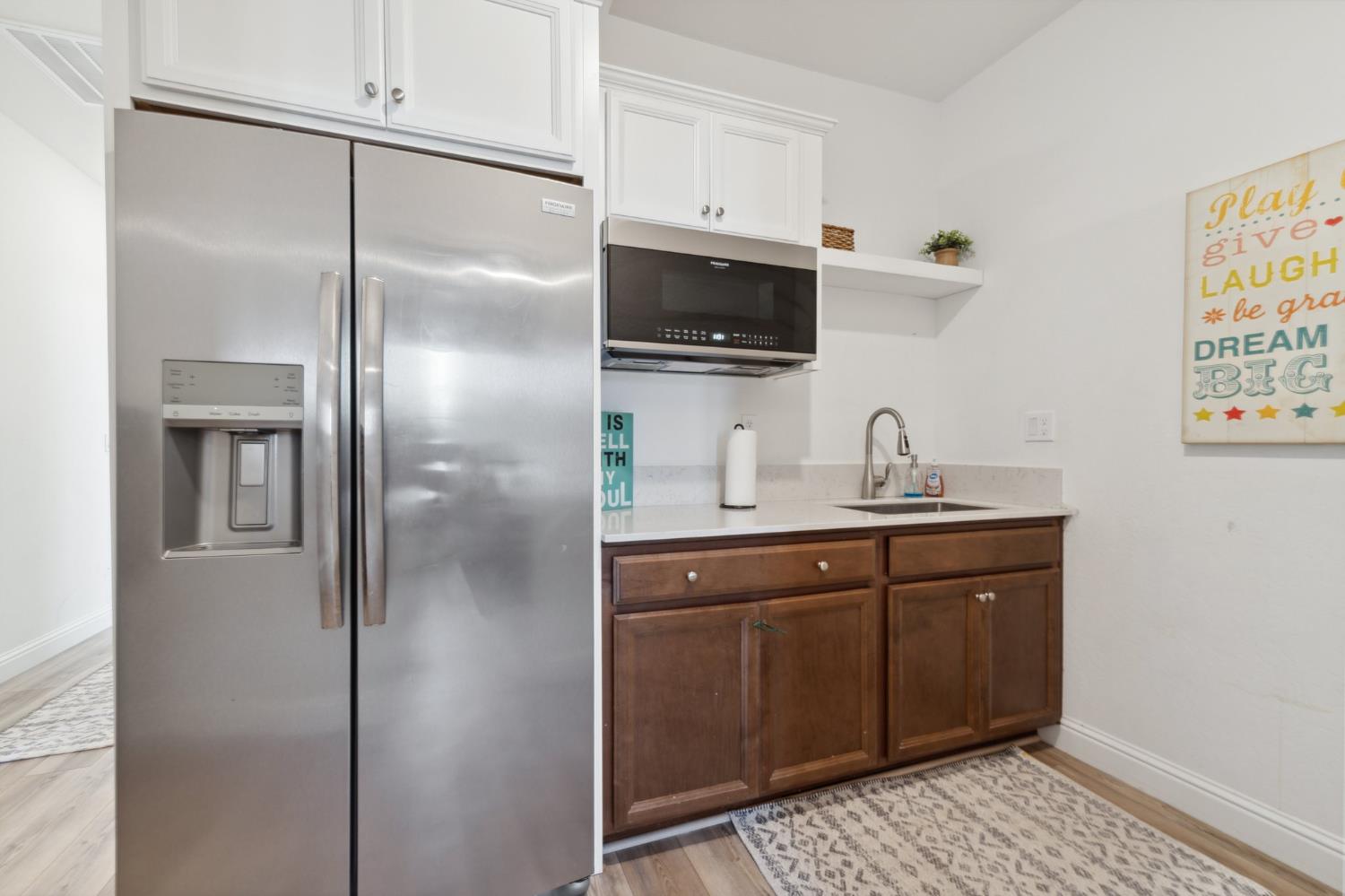 6406 E Giavanna Ave, Fresno, CA 93727