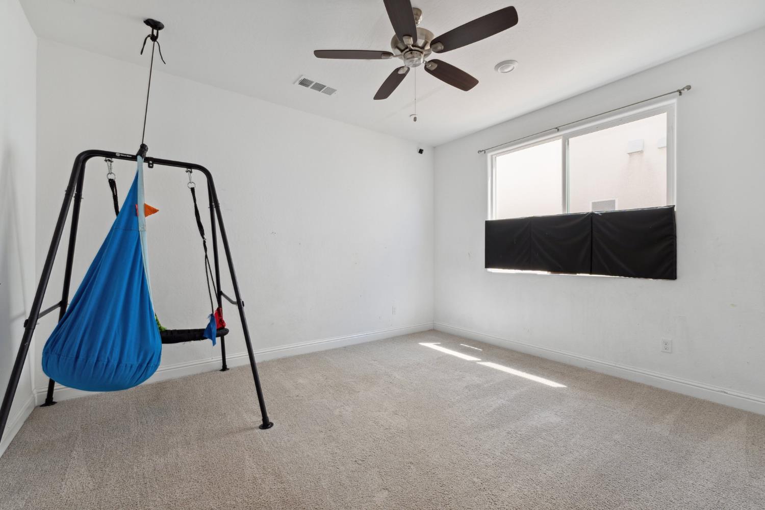 6406 E Giavanna Ave, Fresno, CA 93727