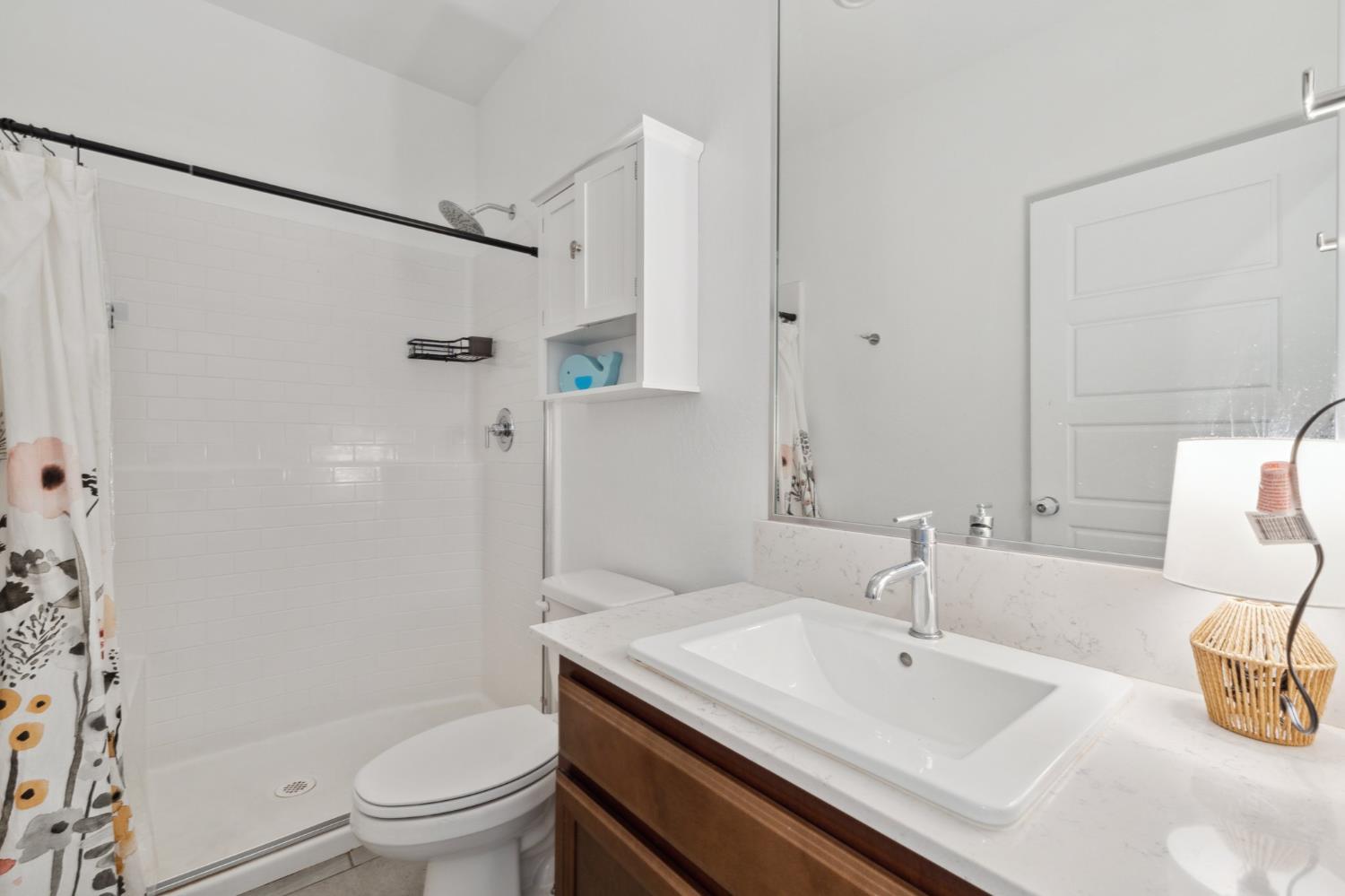 6406 E Giavanna Ave, Fresno, CA 93727