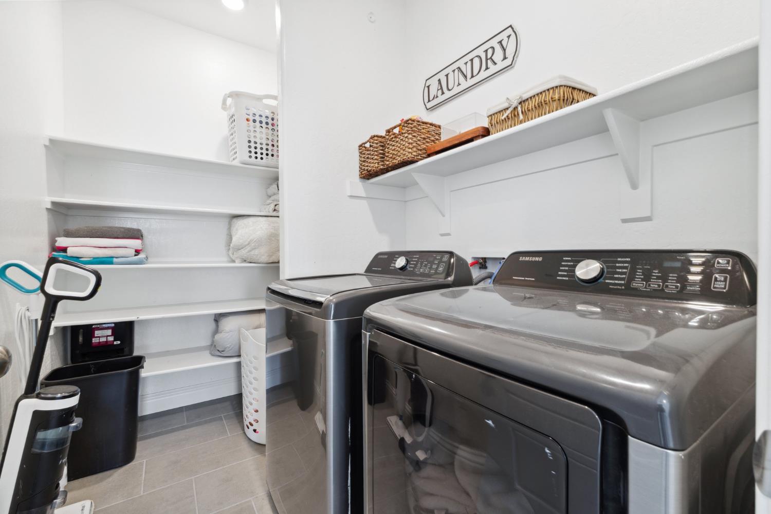 6406 E Giavanna Ave, Fresno, CA 93727