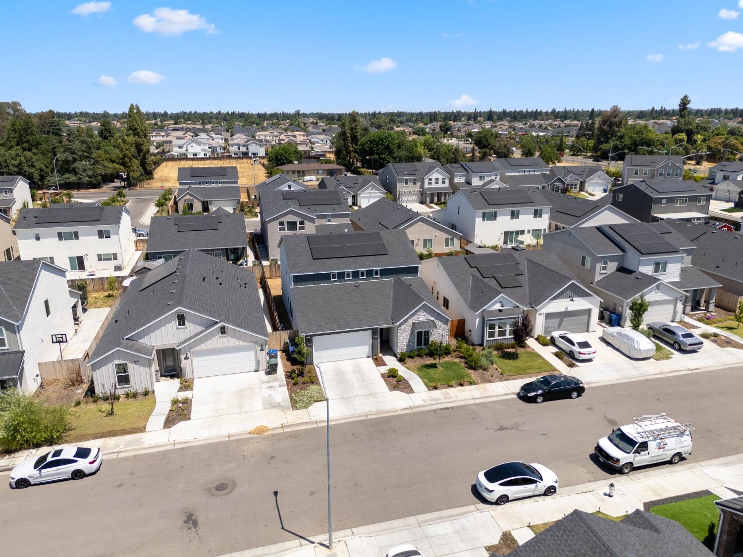 6406 E Giavanna Ave, Fresno, CA 93727