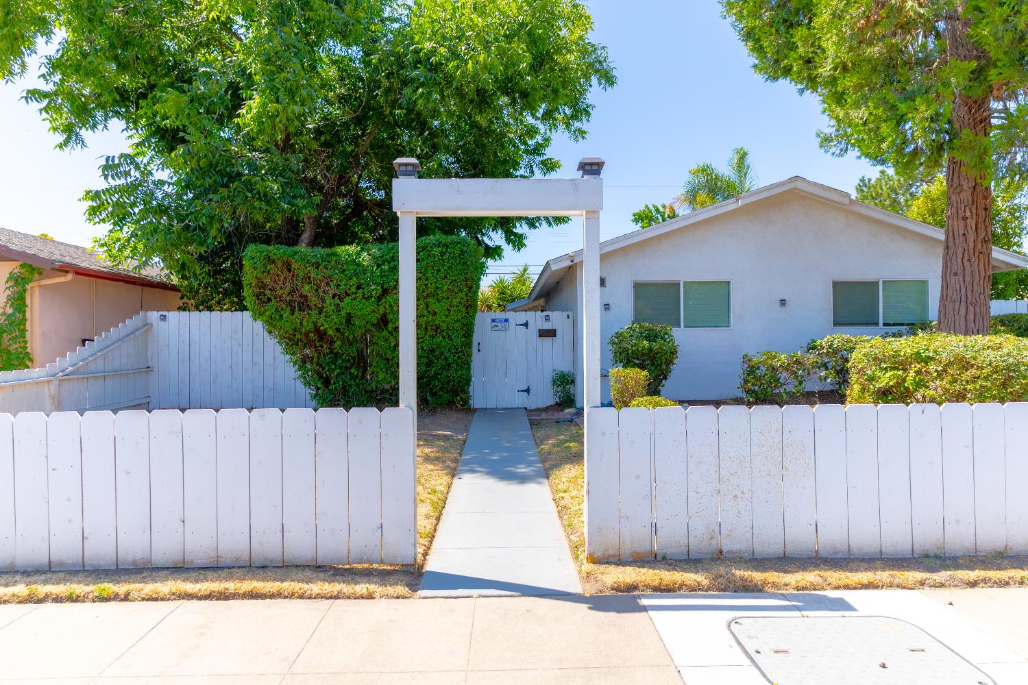 2922 E Gettysburg Ave, Fresno, CA 93726