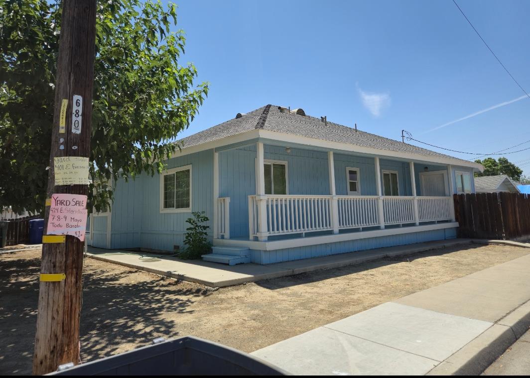 100 E Mariposa St, Avenal, CA 93204