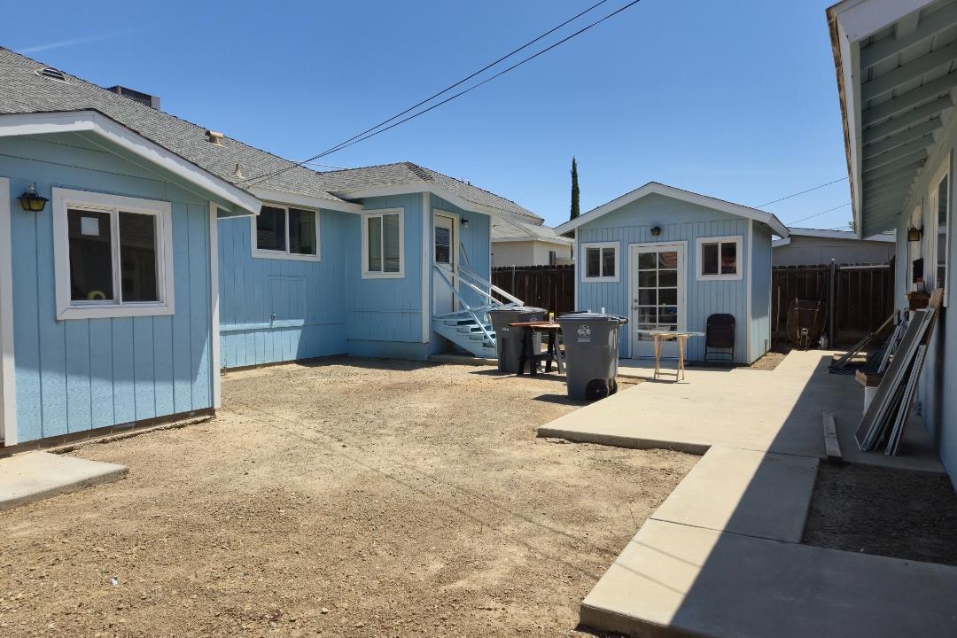 100 E Mariposa St, Avenal, CA 93204
