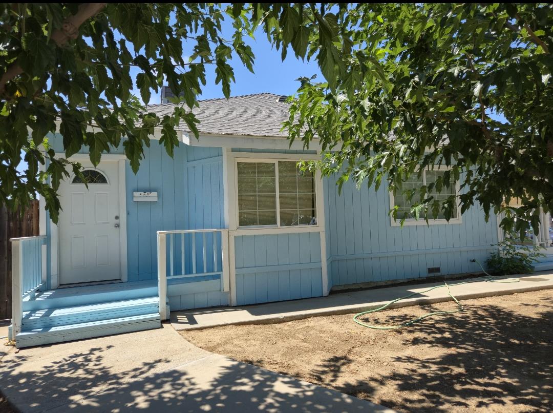 100 E Mariposa St, Avenal, CA 93204