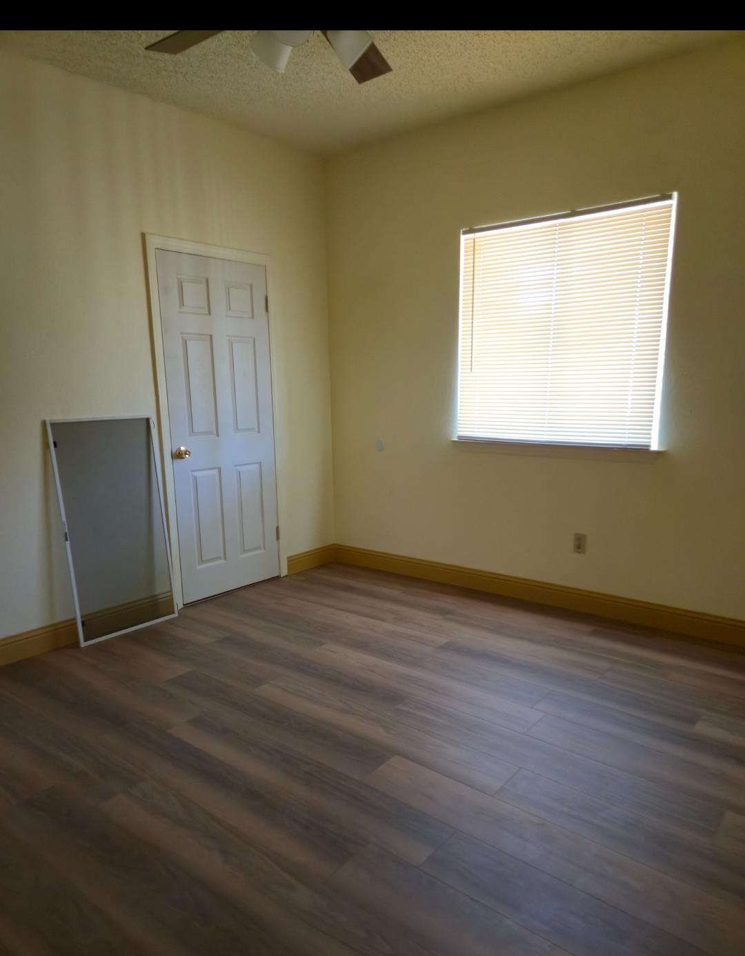 100 E Mariposa St, Avenal, CA 93204