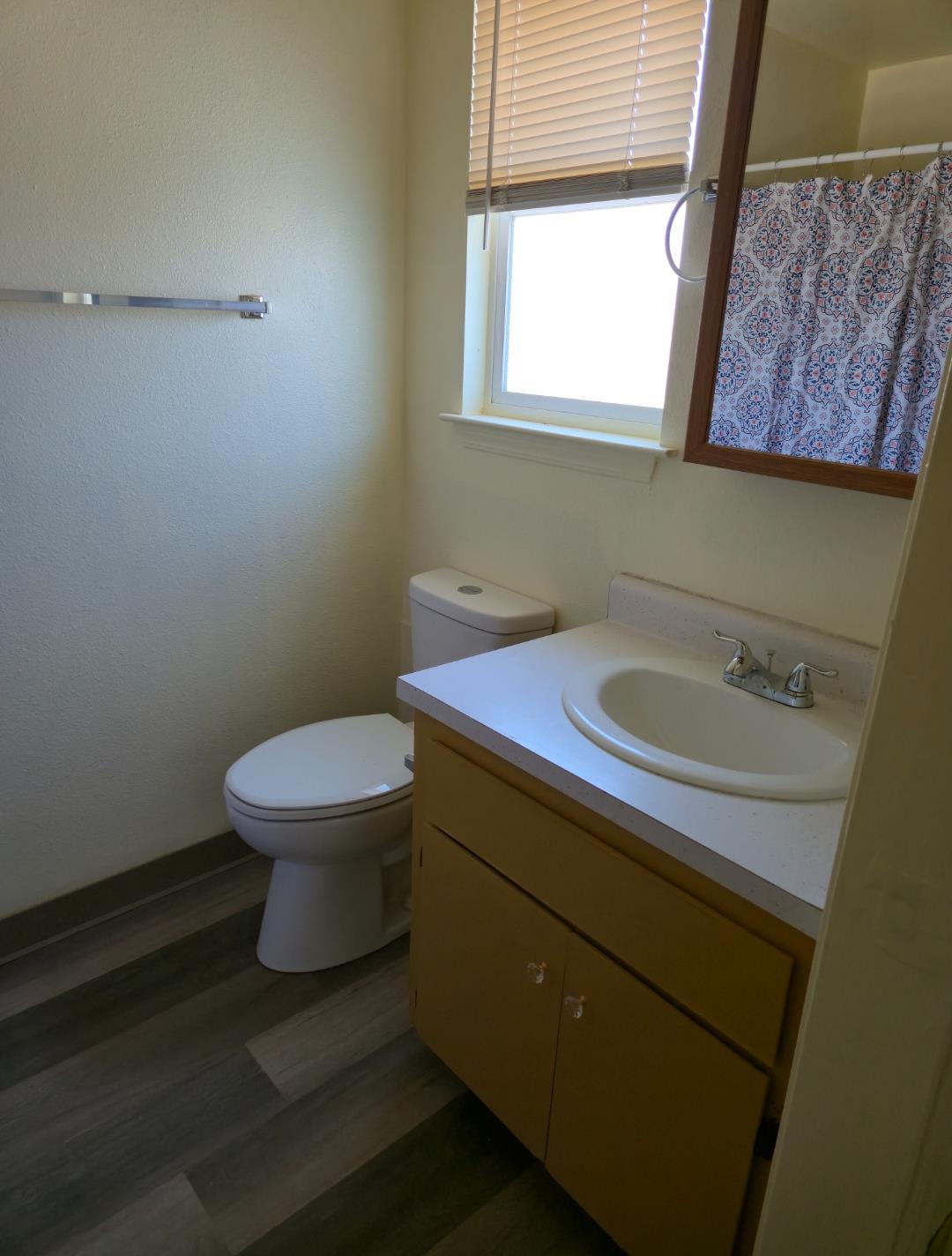 100 E Mariposa St, Avenal, CA 93204