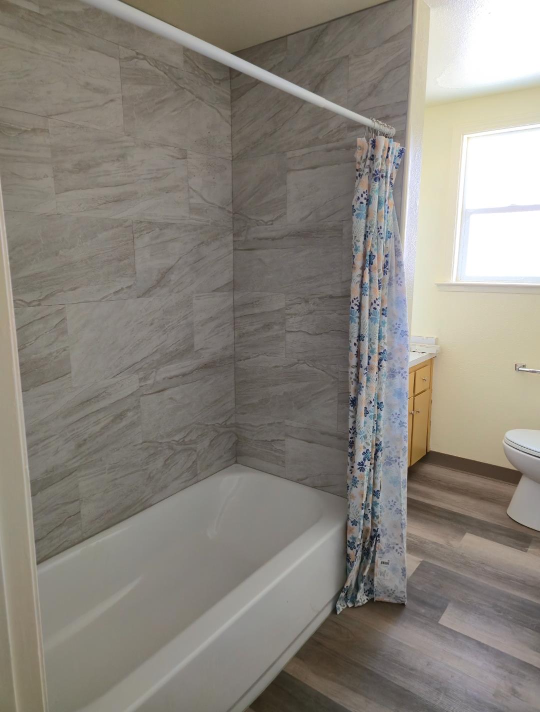 100 E Mariposa St, Avenal, CA 93204