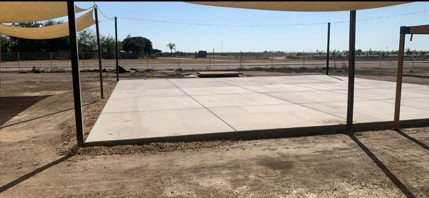 70 E Harlan Ave, Laton, CA 93242