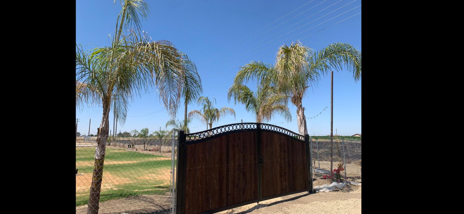 70 E Harlan Ave, Laton, CA 93242