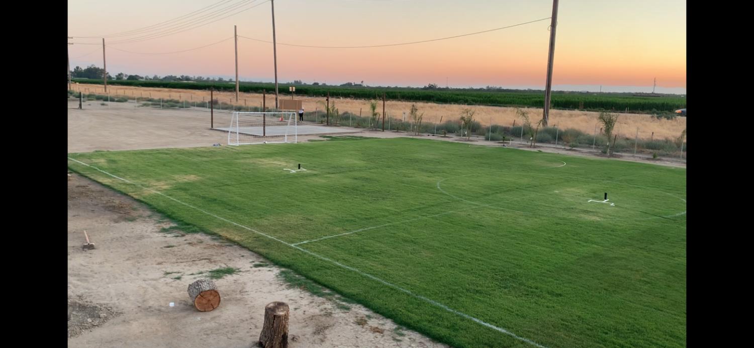 70 E Harlan Ave, Laton, CA 93242