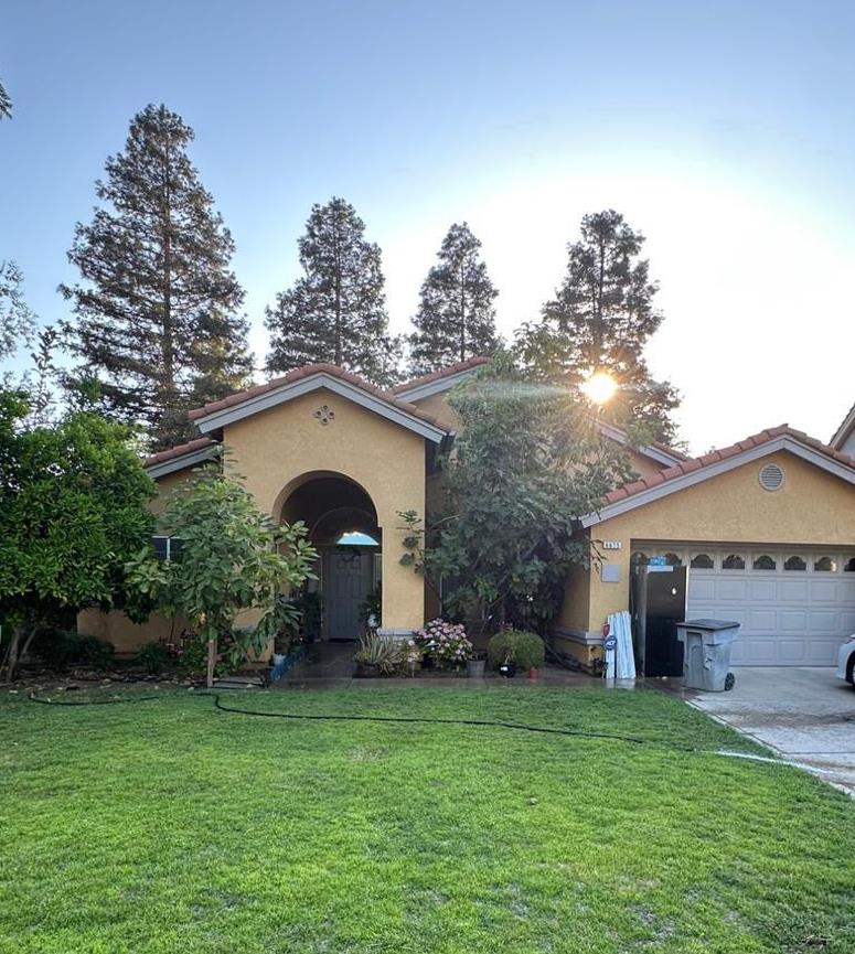 6675 N Lola Ave, Fresno, CA 93722