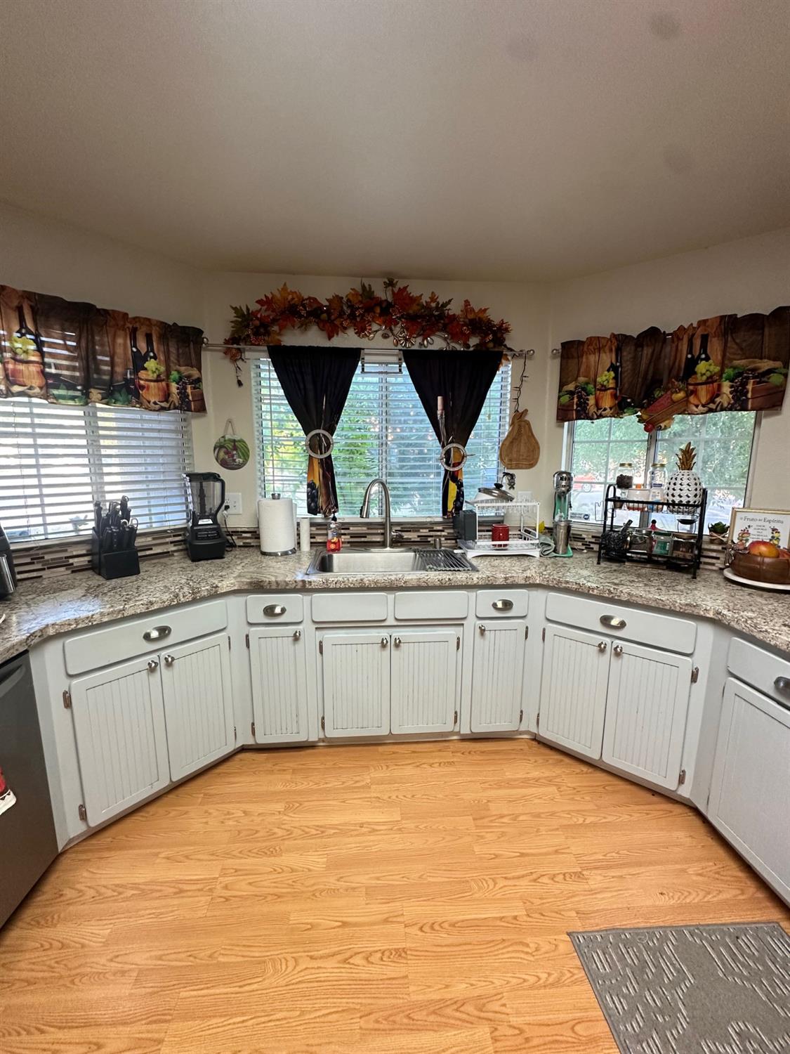 6675 N Lola Ave, Fresno, CA 93722