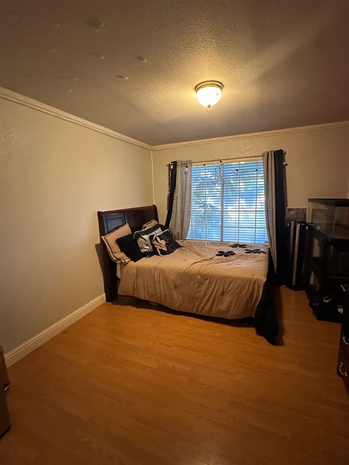 6675 N Lola Ave, Fresno, CA 93722