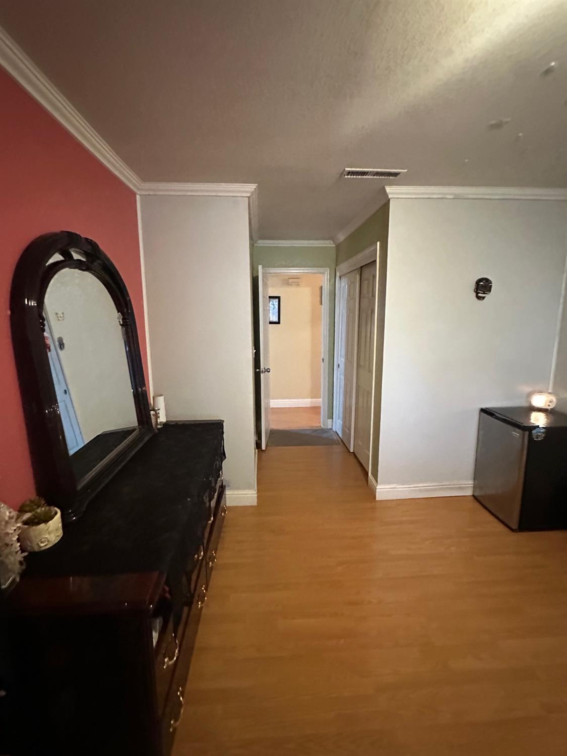 6675 N Lola Ave, Fresno, CA 93722