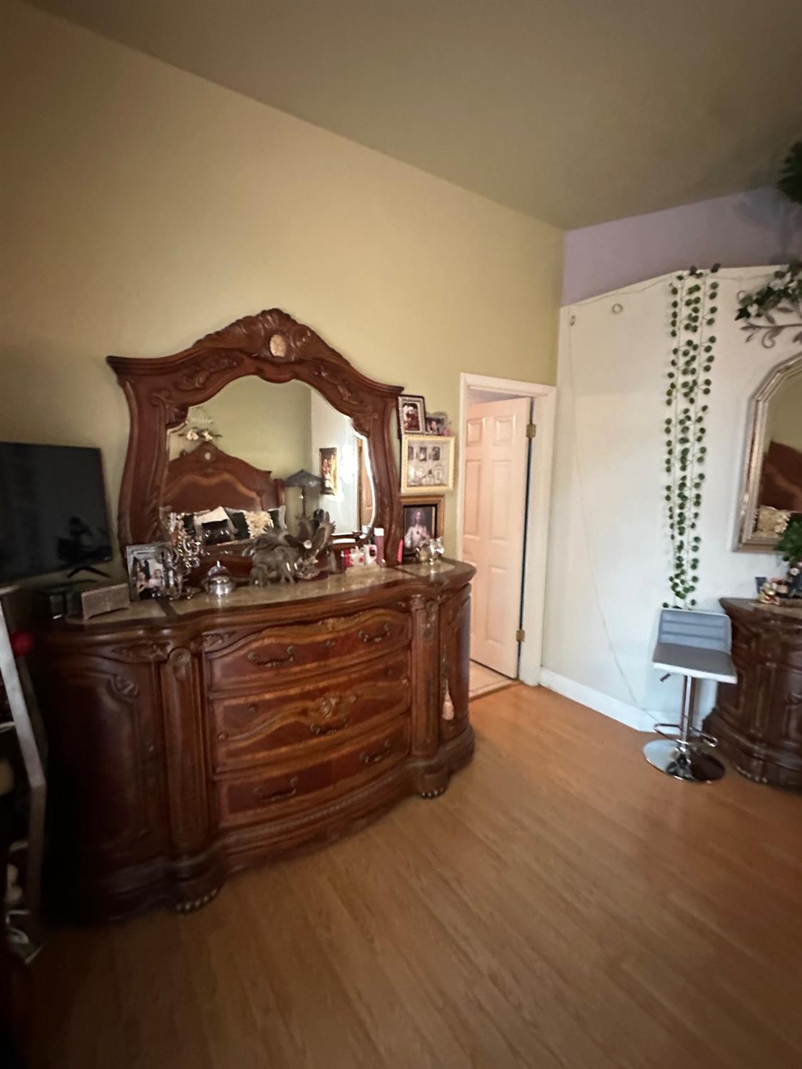 6675 N Lola Ave, Fresno, CA 93722