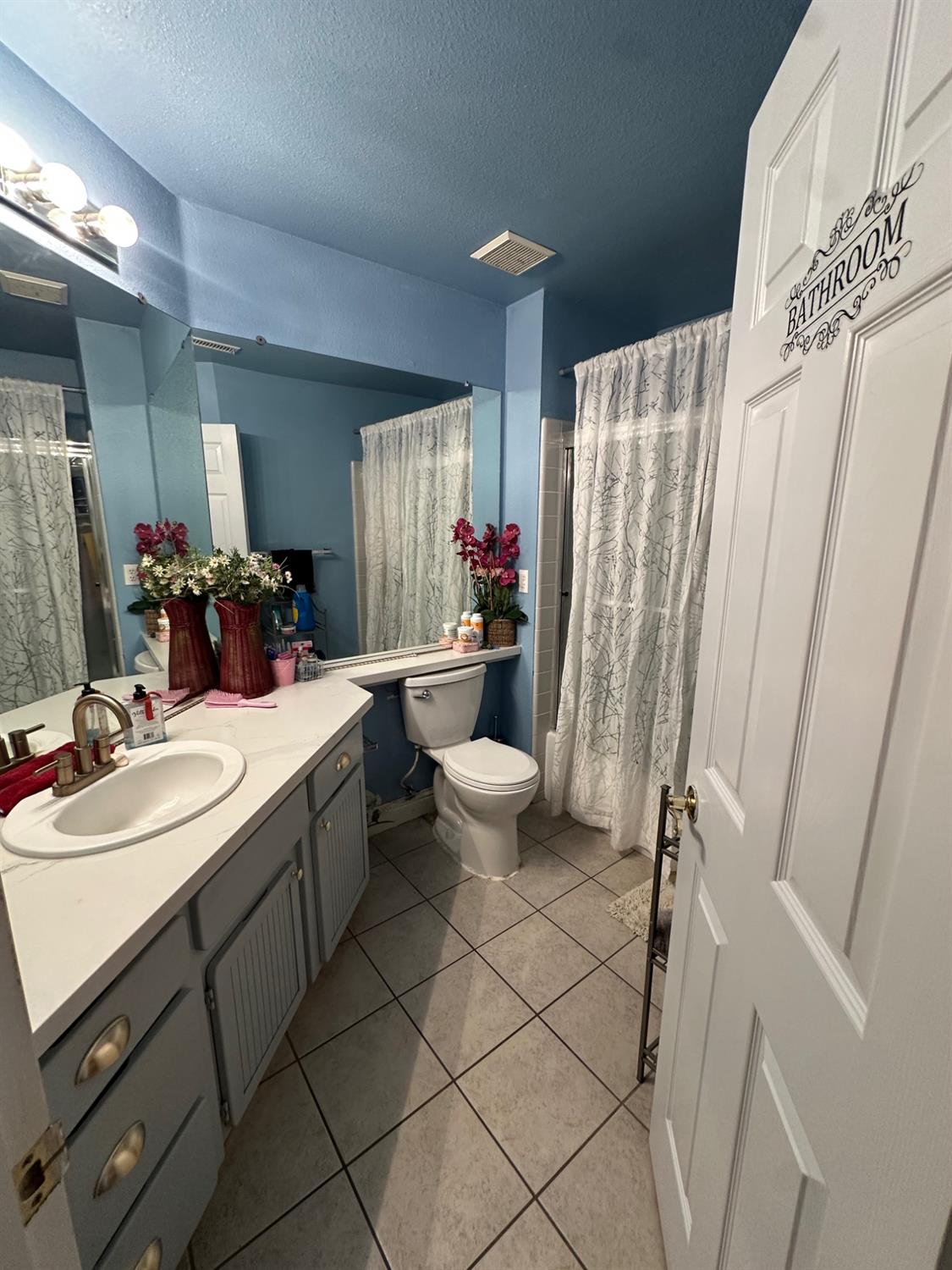 6675 N Lola Ave, Fresno, CA 93722